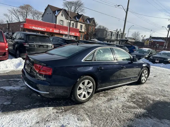Audi A8 2011 photo 5