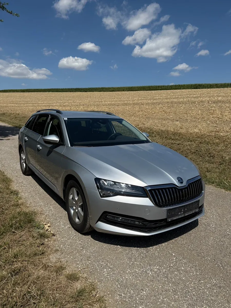 Skoda Superb 2023 photo 2