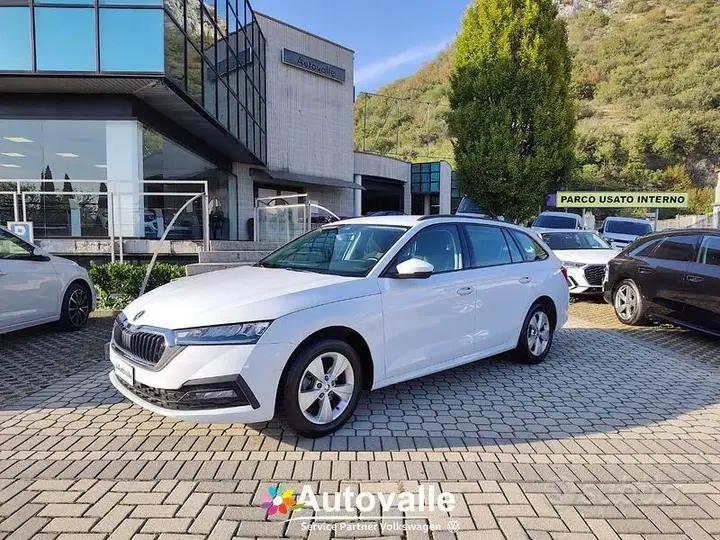 Skoda Octavia 2023 photo 2