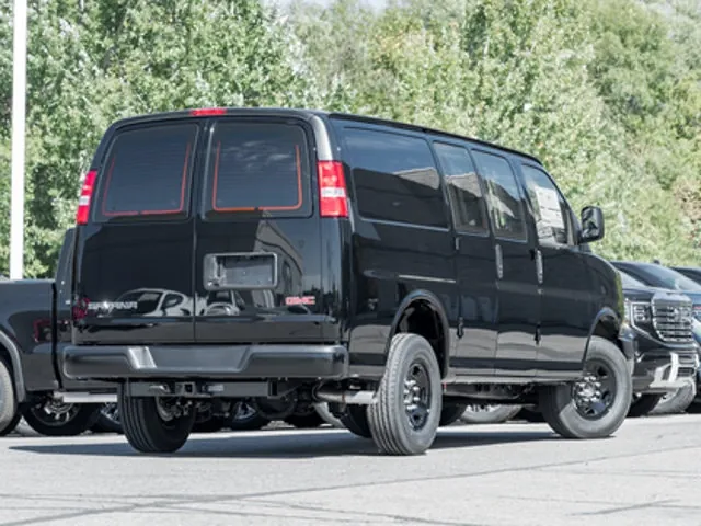 GMC Savana 2025 photo 5