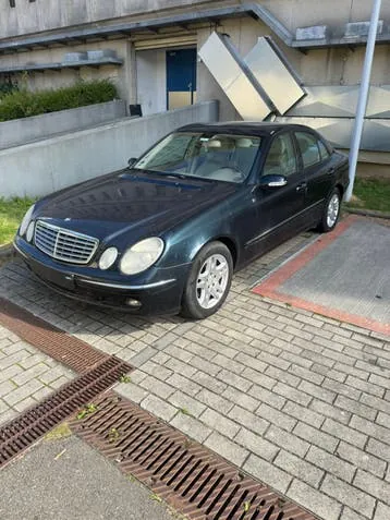 Mercedes-Benz E200