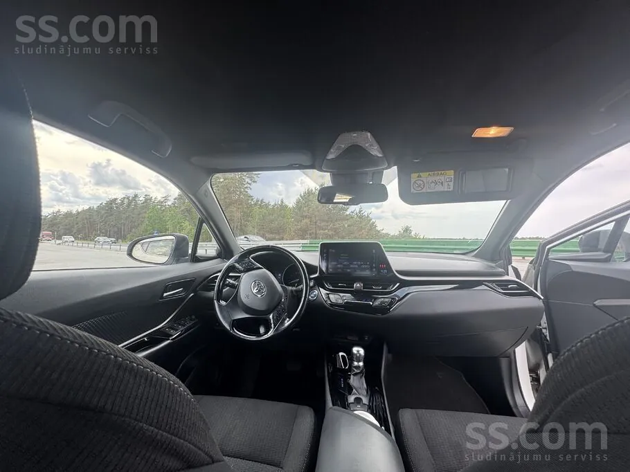 Toyota C-Hr 2018 photo 4