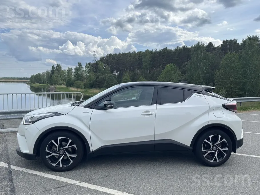 Toyota C-Hr 2018 photo 2