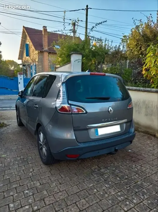 Renault Scenic 2013 photo 2