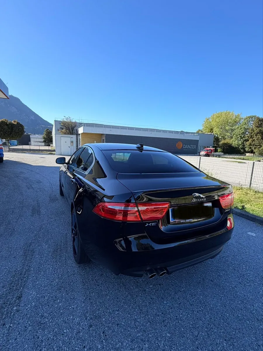 Jaguar Xe 2016 photo 2