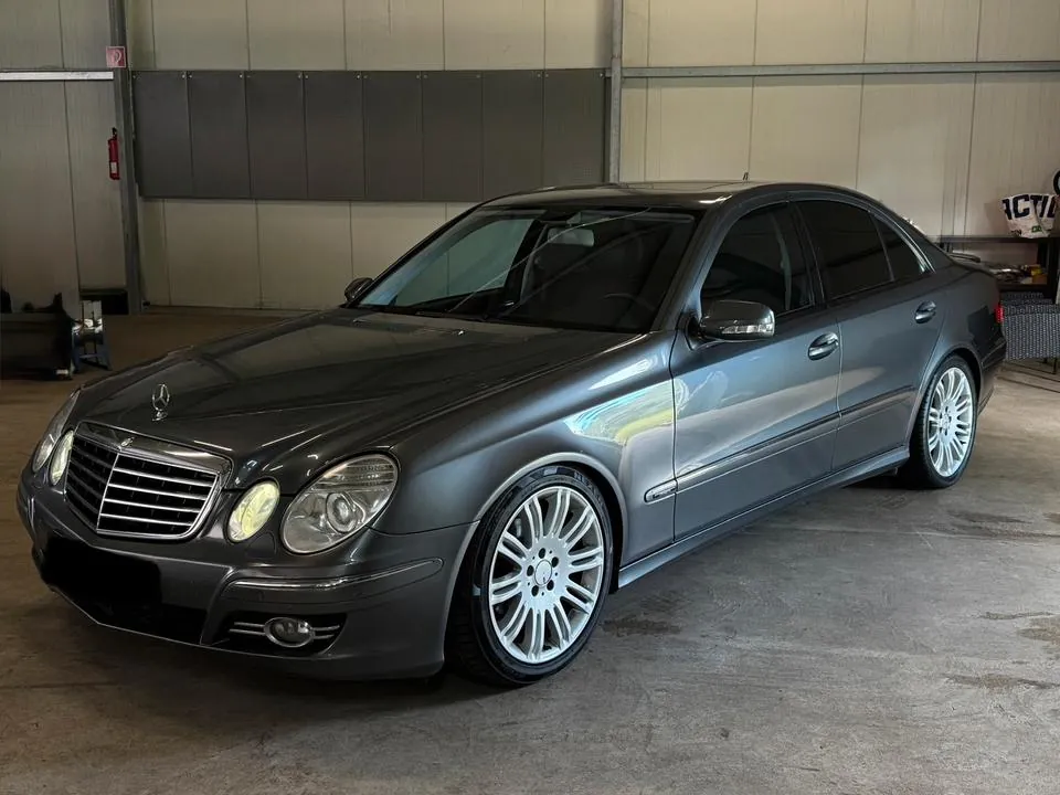 Mercedes-Benz W211