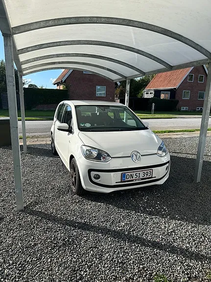Volkswagen Up 2016 photo 2