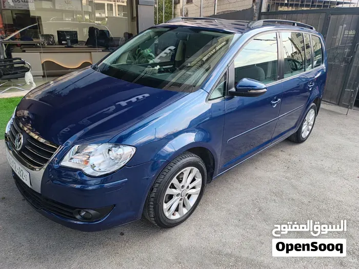 Volkswagen Touran 2009 photo 2