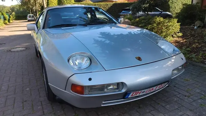 Porsche 928 S4