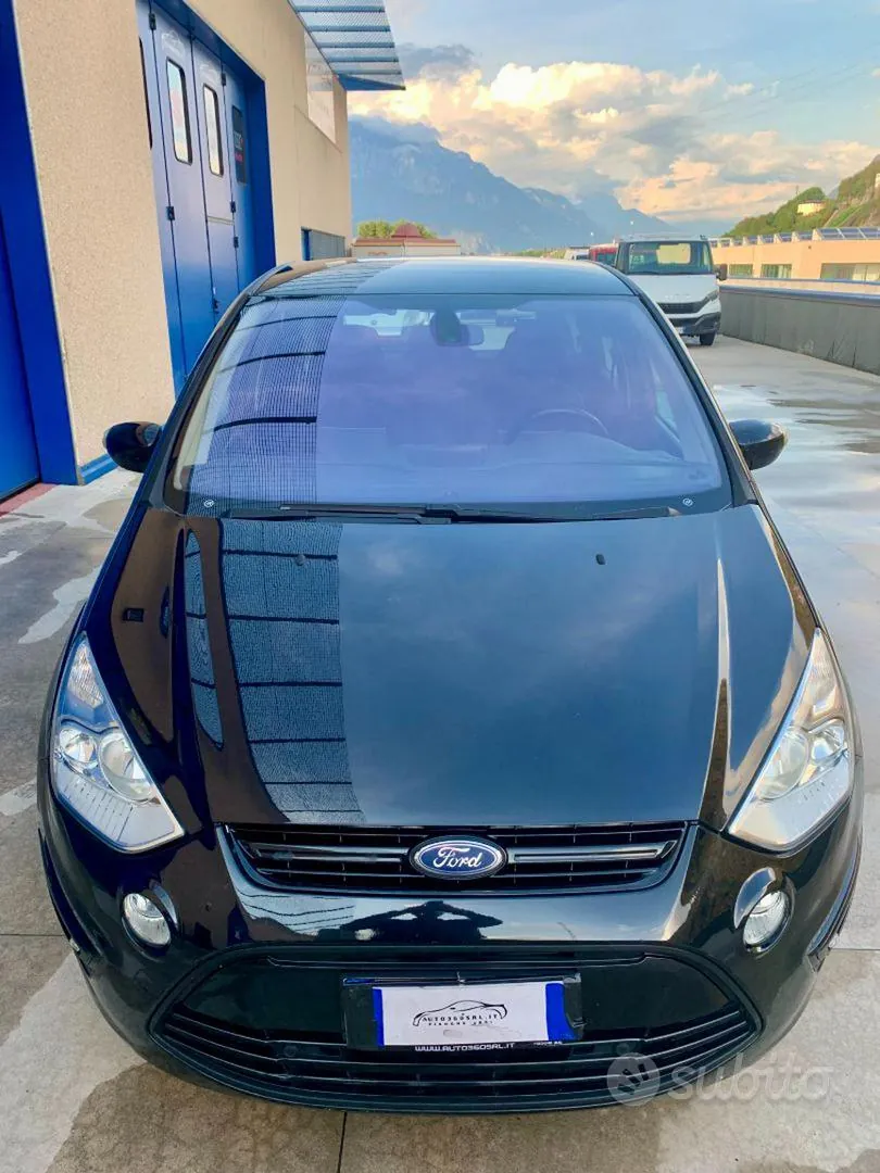 Ford S-Max 2012 photo 2