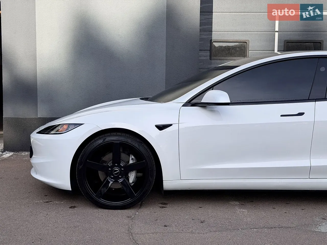 Tesla Model 3 2024 photo 4