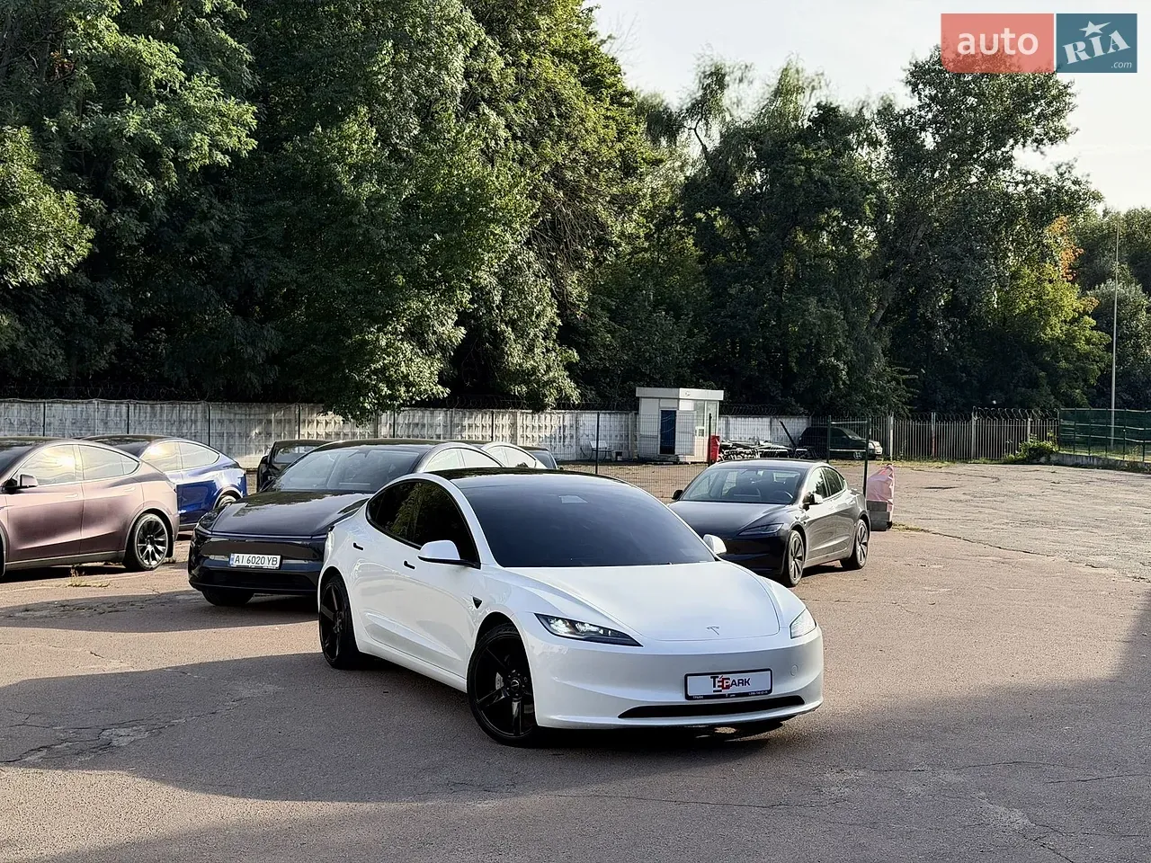 Tesla Model 3 2024 photo 2