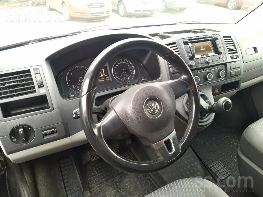 Volkswagen Caravelle 2013 photo 2
