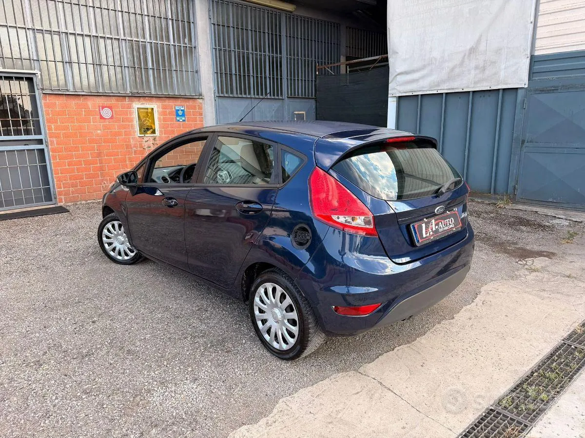 Ford Fiesta 2011 photo 3