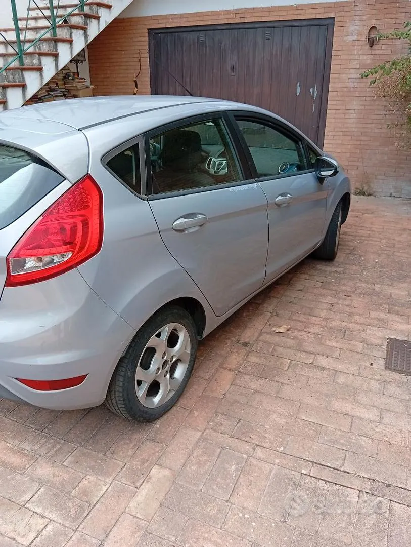 Ford Fiesta 2011 photo 3