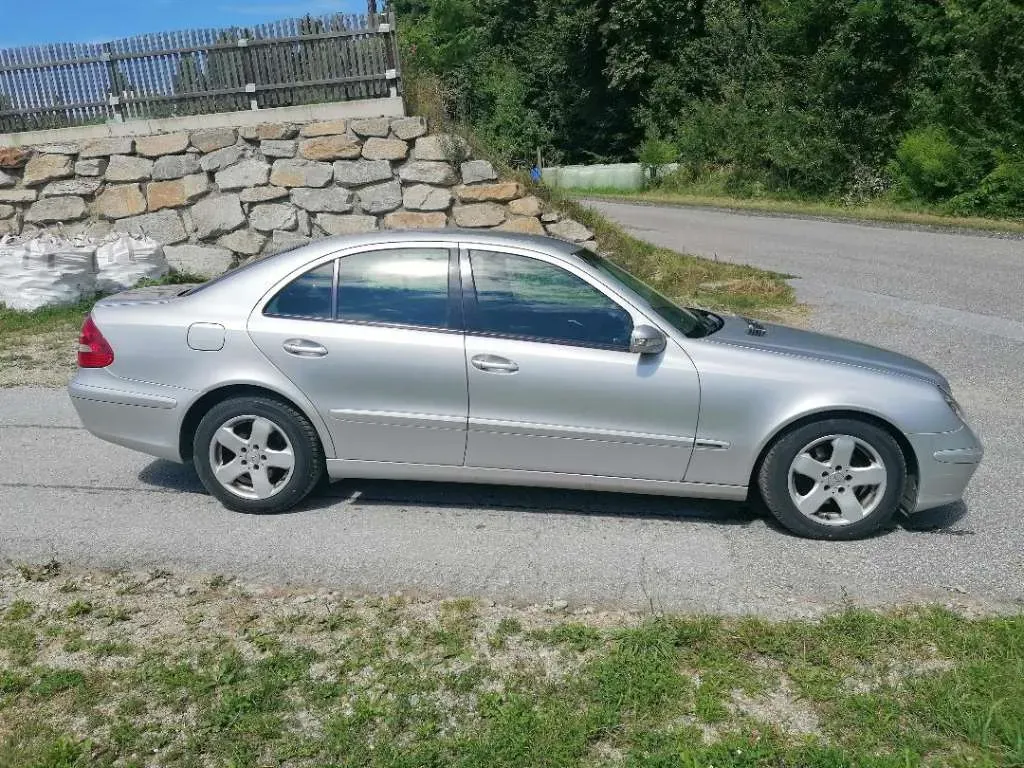 Mercedes-Benz Eklasse 2004 photo 3