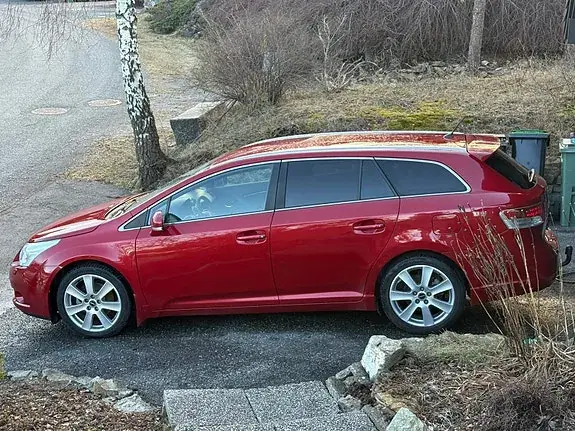 Toyota Avensis 2011 photo 2