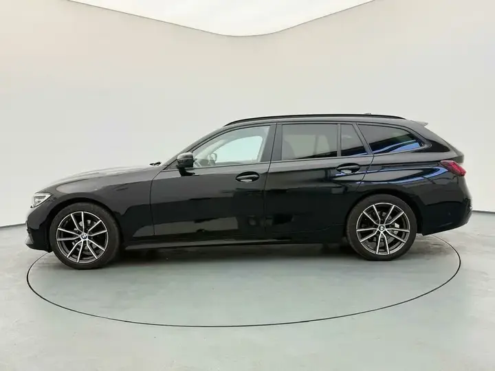 BMW 3 Series 2022 photo 3