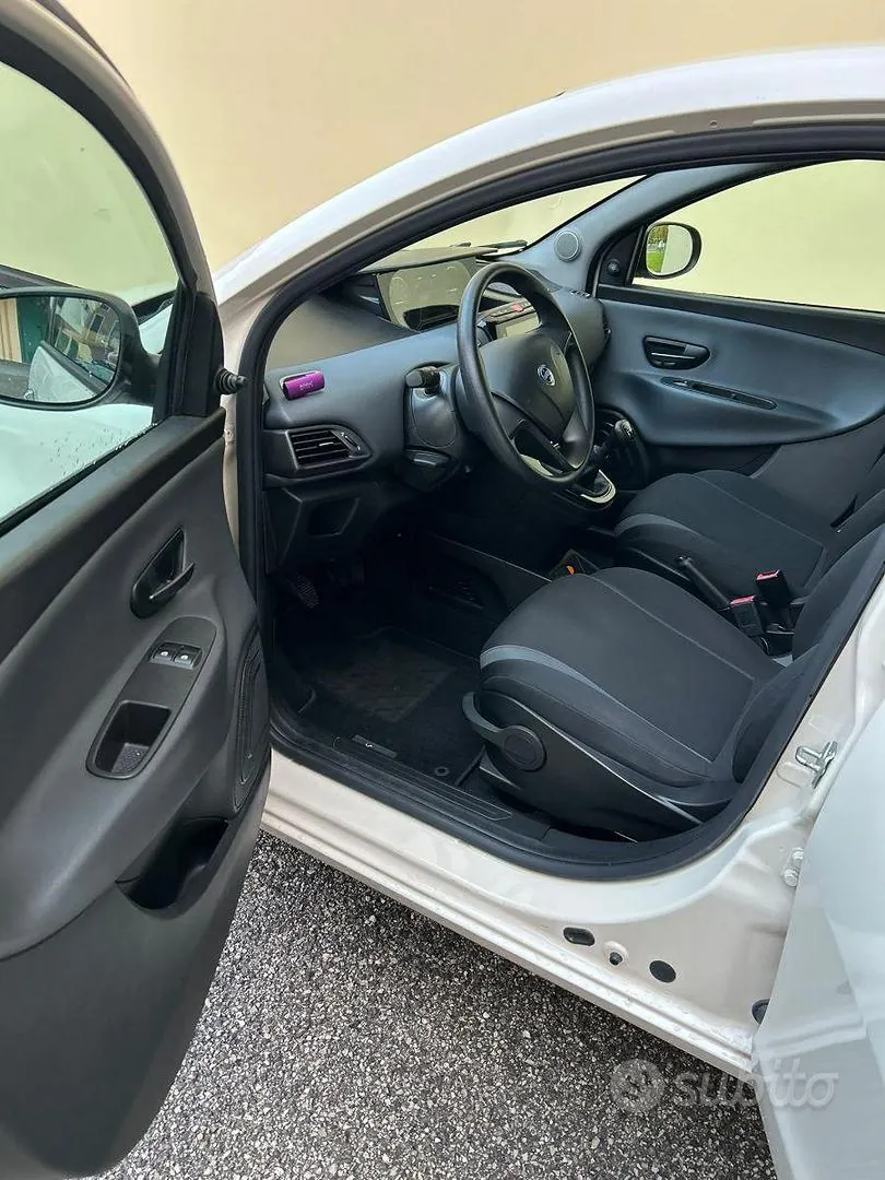 Lancia Ypsilon 2018 photo 5
