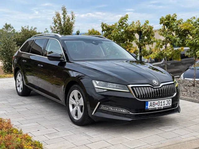 Skoda Superb Combi 2021 photo 4