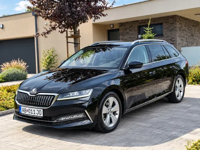 Skoda Superb Combi 2021 photo 3