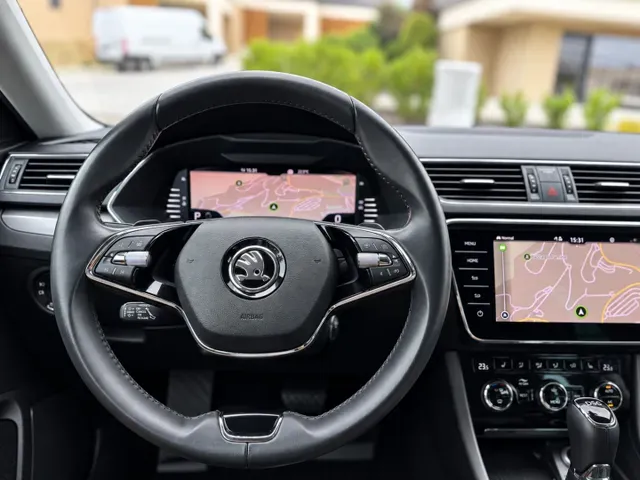 Skoda Superb Combi 2021 photo 2