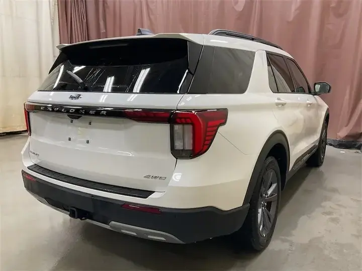 Ford Explorer 2026 photo 5