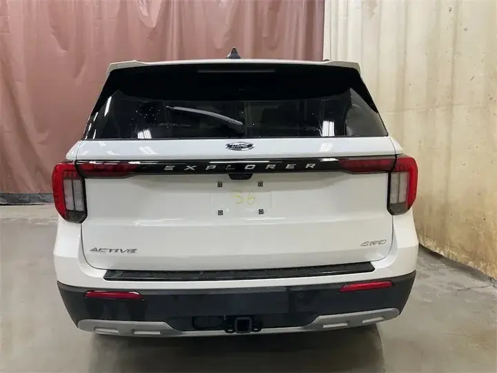 Ford Explorer 2026 photo 4