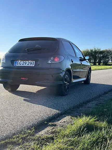 Peugeot 206 2003 photo 3