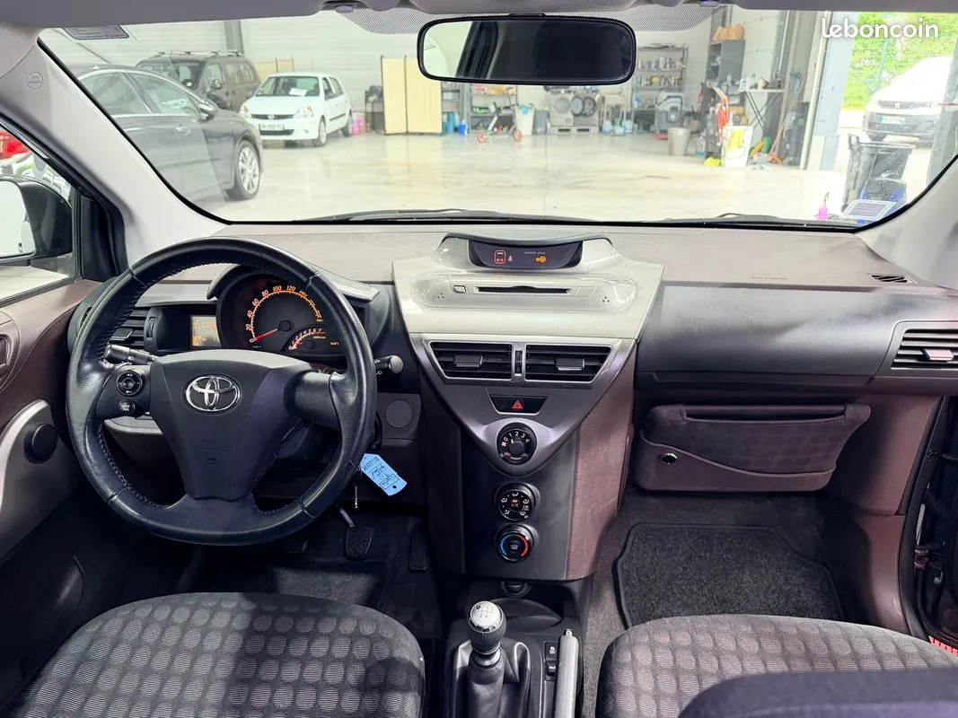 Toyota Iq 2010 photo 5