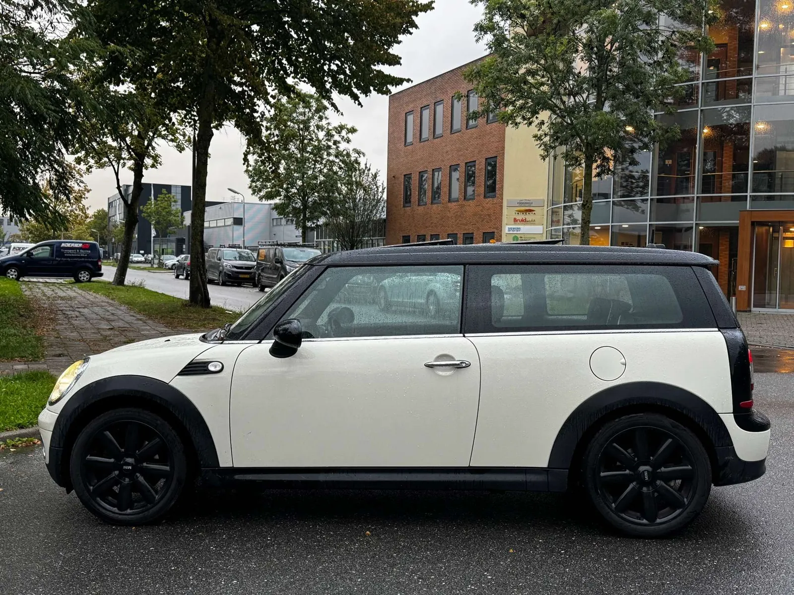 Mini Cooper Clubman 2010 photo 2