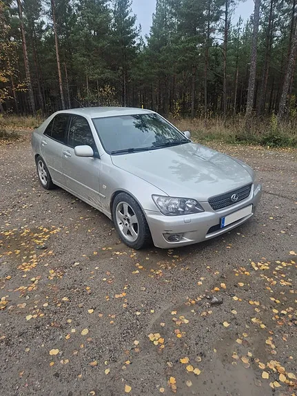 Lexus Is200