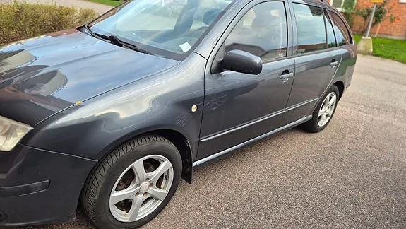 Skoda Fabia 2008 photo 2
