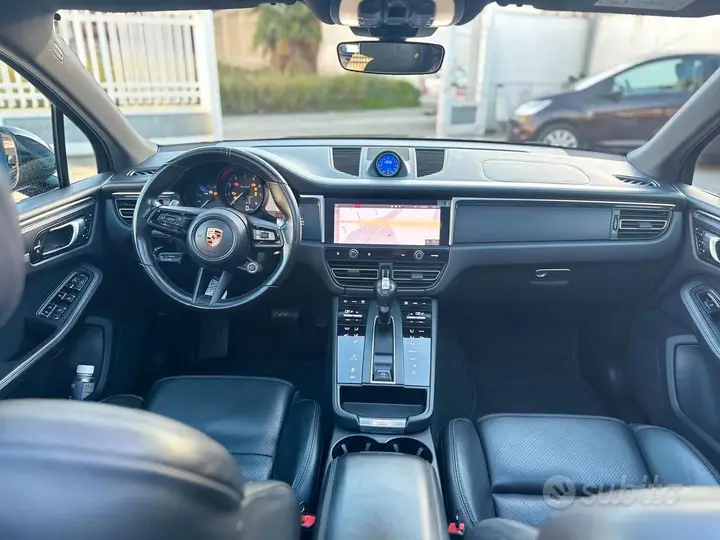 Porsche Macan 2023 photo 2