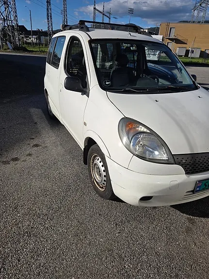 Toyota Yaris Verso 2001 photo 2