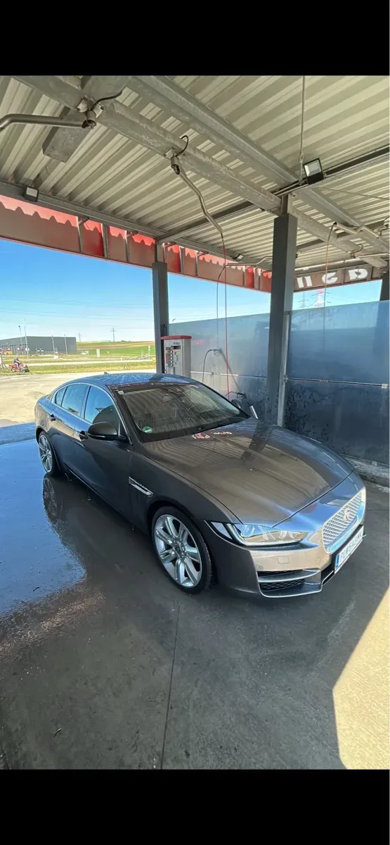 Jaguar Xe 2016 photo 2
