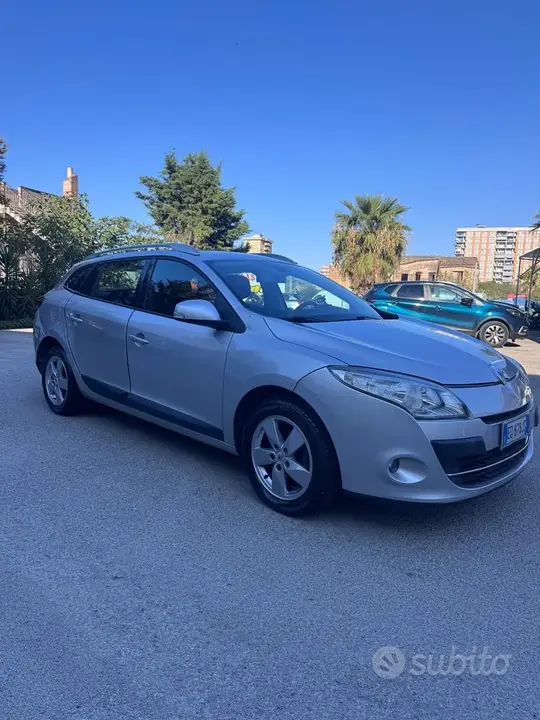 Renault Megane 2010 photo 2