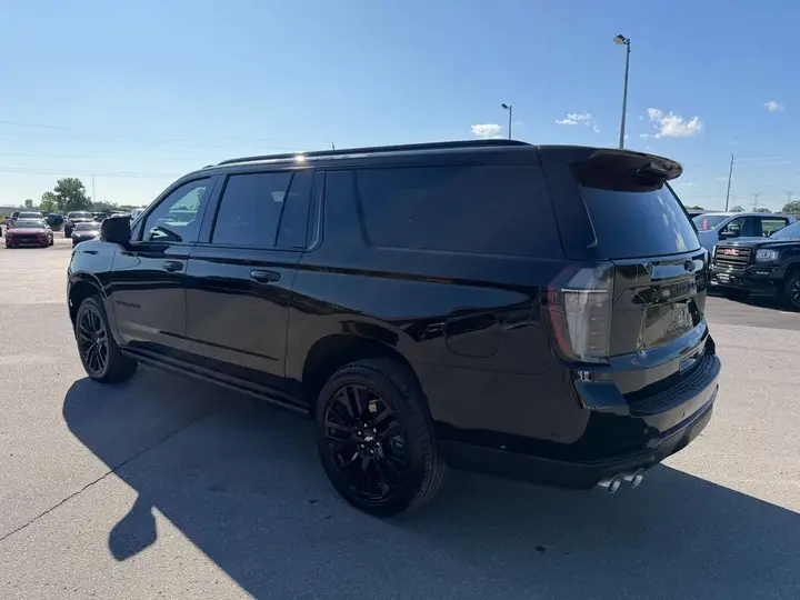 Chevrolet Suburban 2025 photo 5