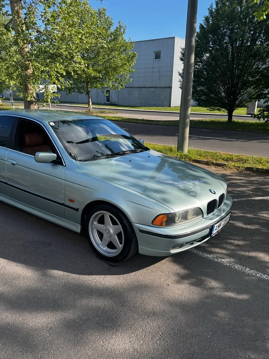 BMW 5 Series 1998 photo 2