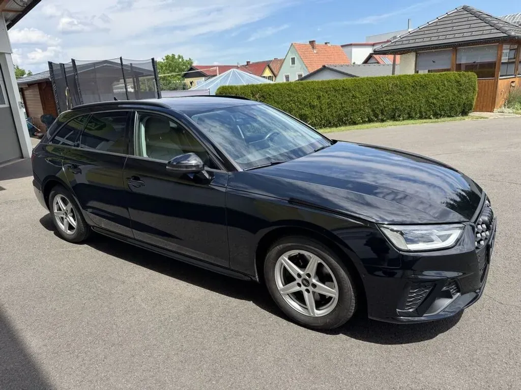 Audi A4 2021 photo 2