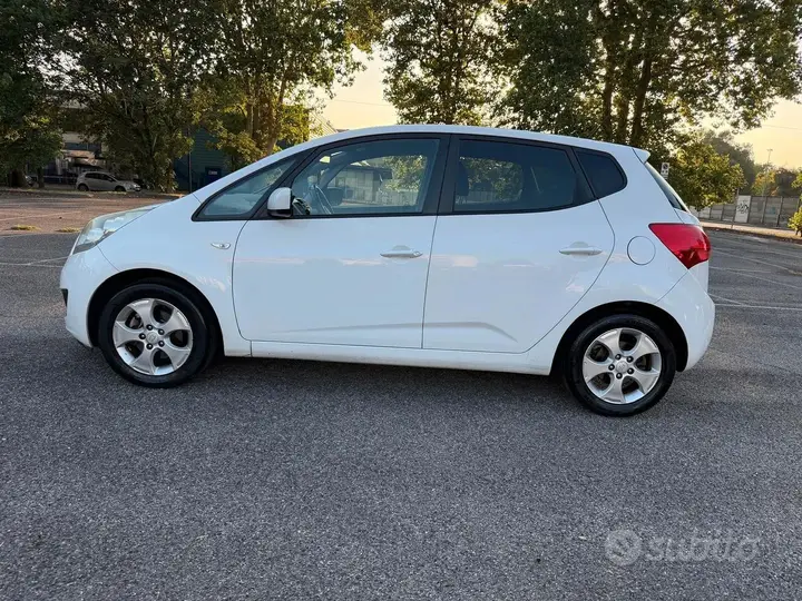 Kia Venga 2010 photo 4