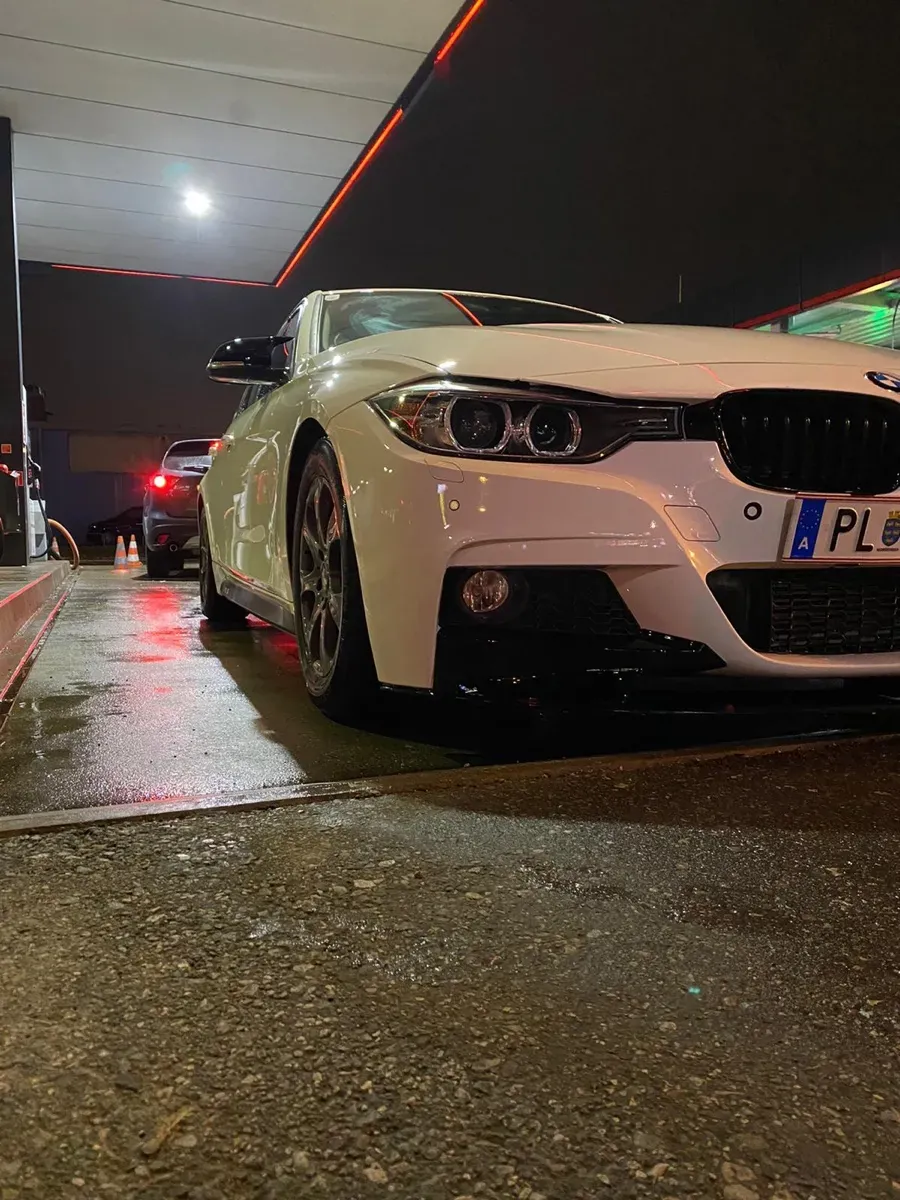 BMW 3 Series 2012 photo 2