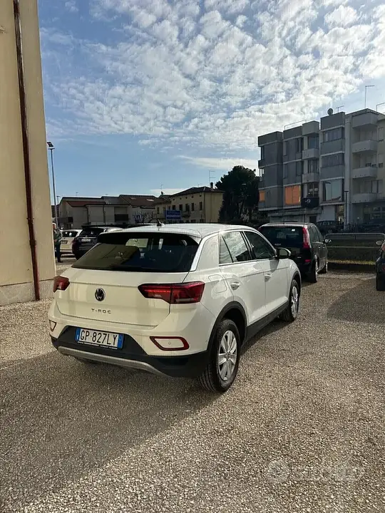 Volkswagen T-Roc 2023 photo 3