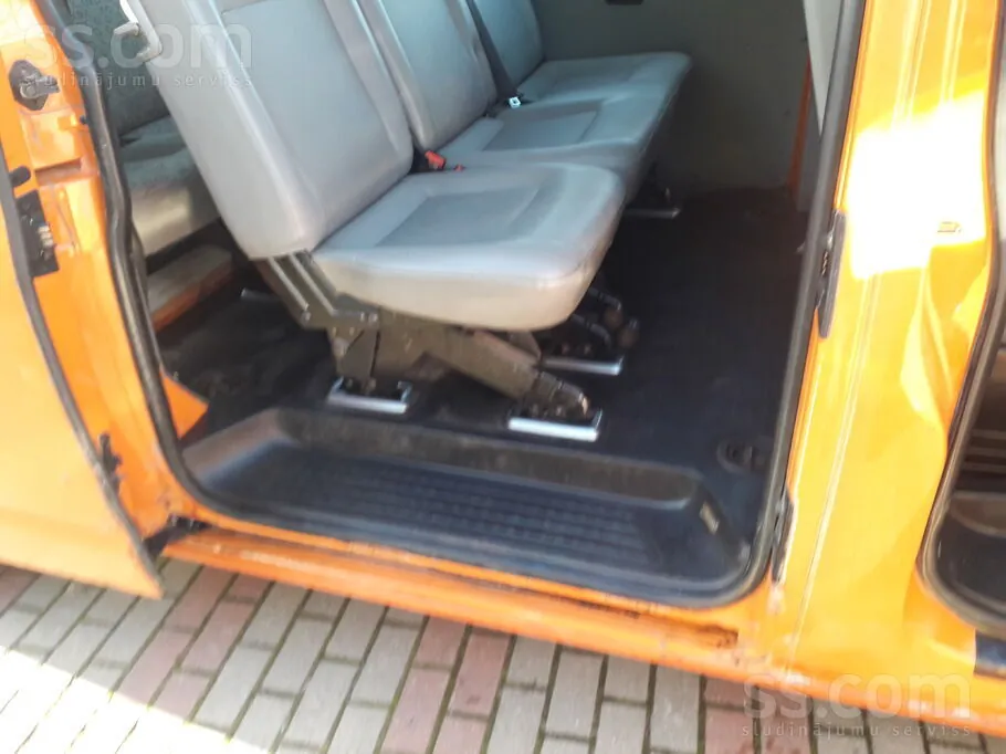 Volkswagen T5 2002 photo 3