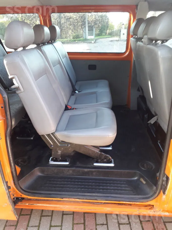 Volkswagen T5 2002 photo 2
