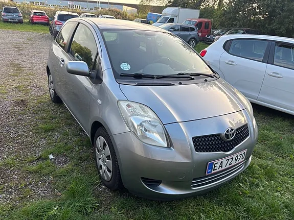 Toyota Yaris 2006 photo 2