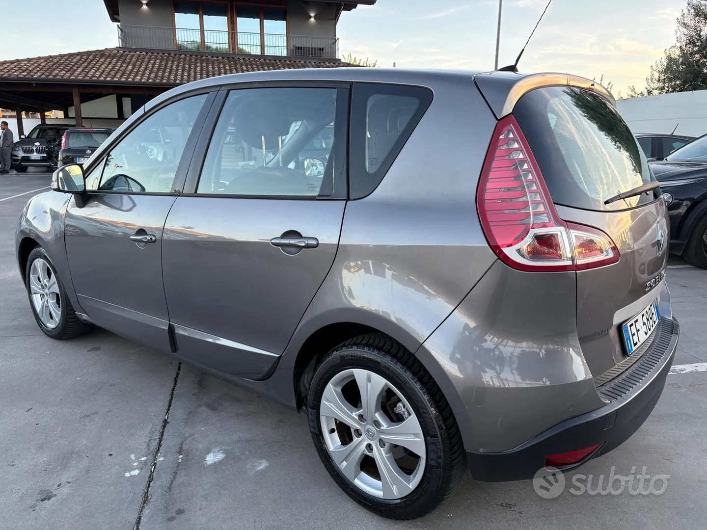 Renault Scenic 2011 photo 4