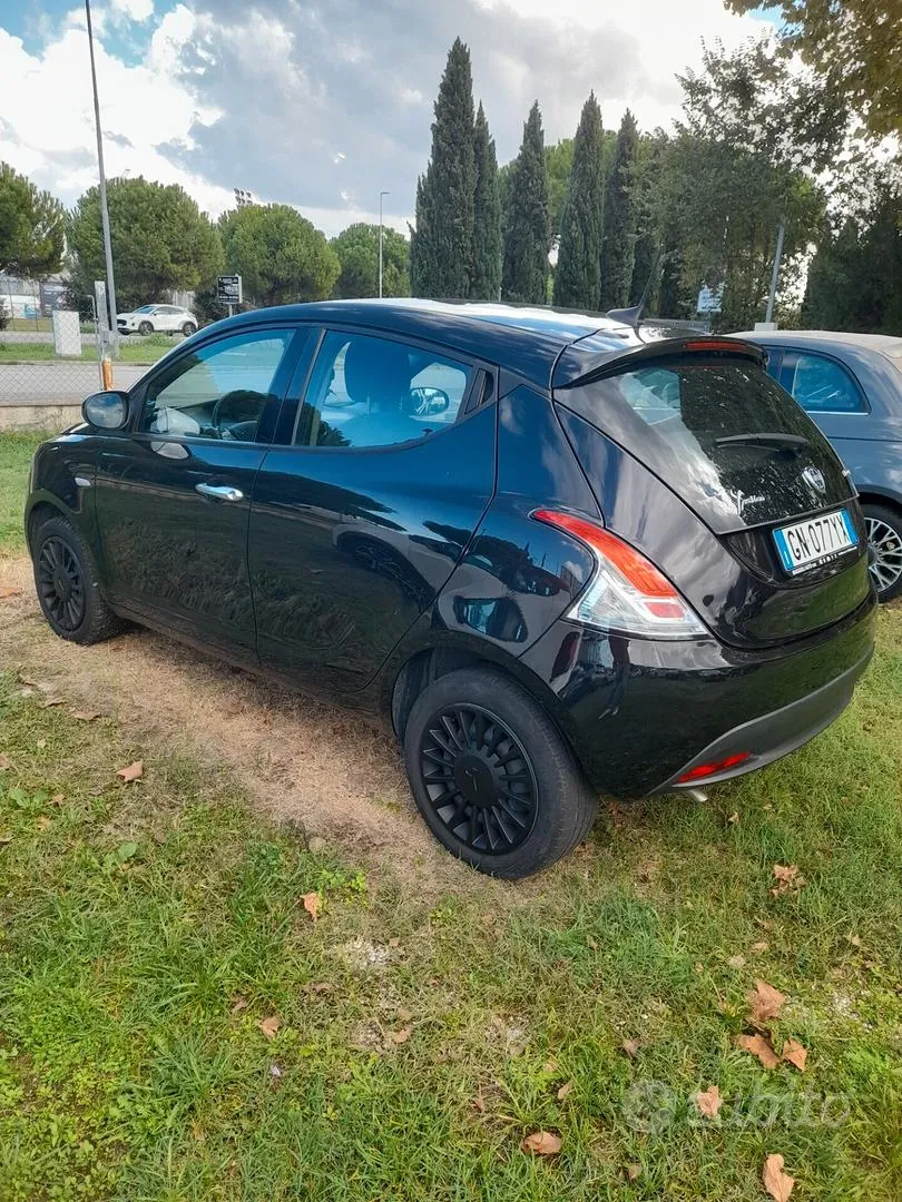 Lancia Ypsilon 2023 photo 4