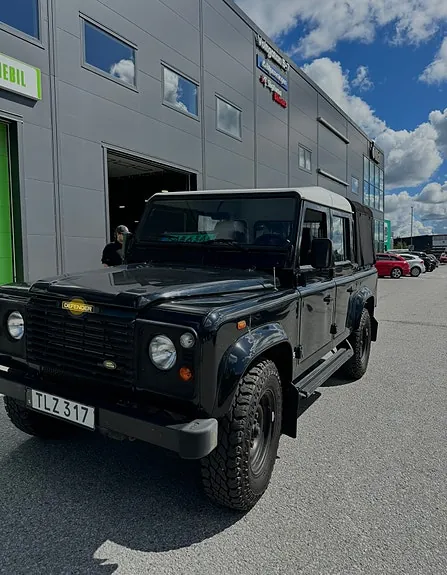 Land Rover Defender 110