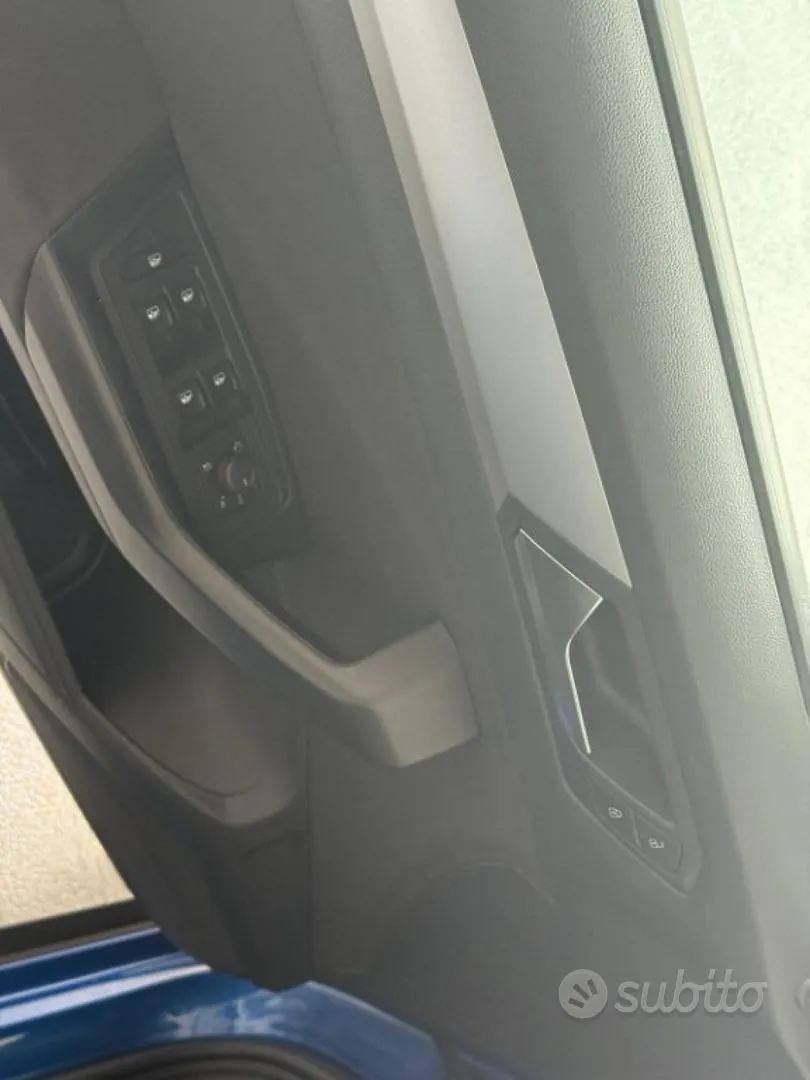 Volkswagen T-Roc 2023 photo 5